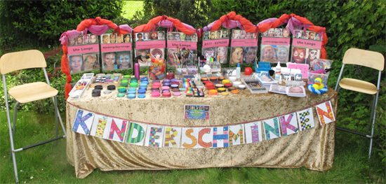 Kinderschminken-Sommerfest-Tisch Kinderschminken-Sommerfest-Tisch