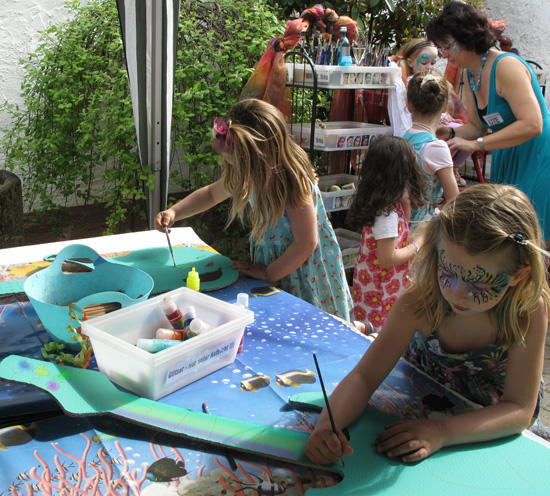 Kindermaltisch und Bastelstation Kindermaltisch und Bastelstation