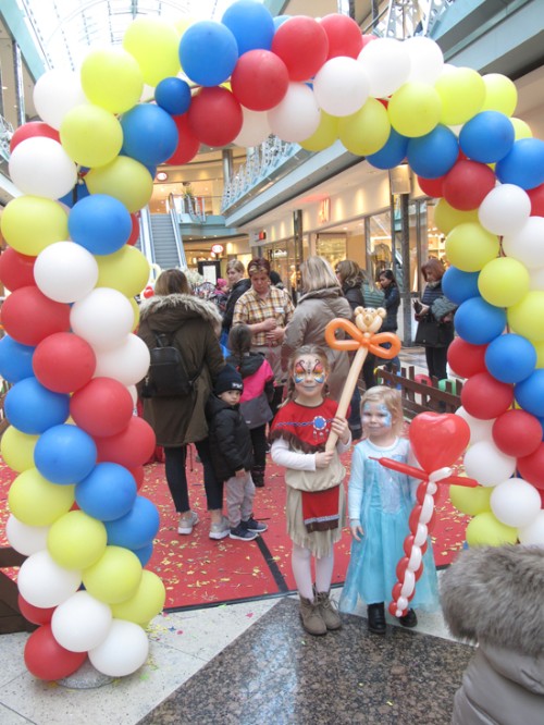 Luftballonfiguren-Fasching-Schminkstand-und-Ballonkunst