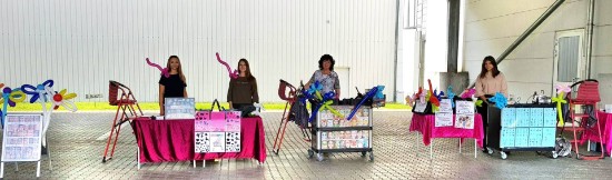 Schmink-Stand-4-Mitarbeiterinnen Schmink-Stand-4-Mitarbeiterinnen