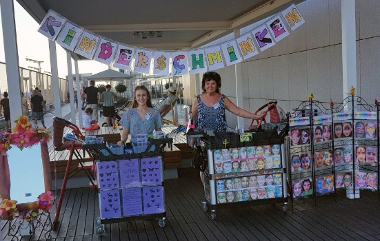 Kinderschminken-großer-Schminkstand-Flughafen-Frankfurt