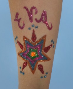 Glitzertattoo-frei-Hand-Ute-Lange