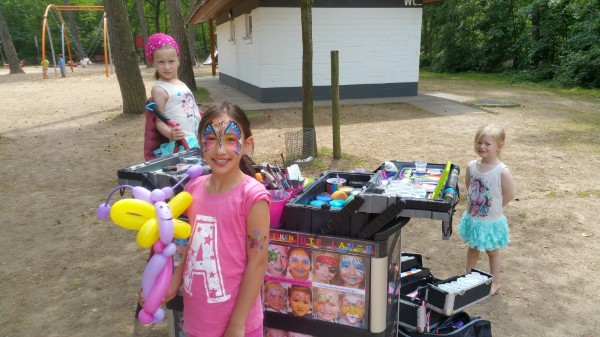 Kinderschminken-Worms-Schmetterling-Sommerfest