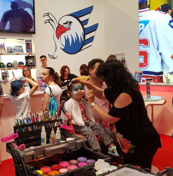 Kinderschminken-Mannheim-Messestand Kinderschminken-Mannheim-Messestand