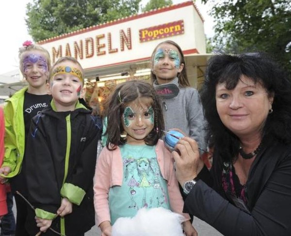 Kinderschminken-Wiesbaden-Straßenfest Kinderschminken-Wiesbaden-Straßenfest